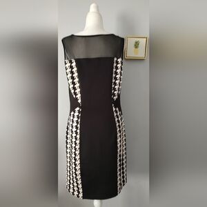 En focus dress Black And Beige  Shift  Sleeveless Size 14 Pullover Soft New